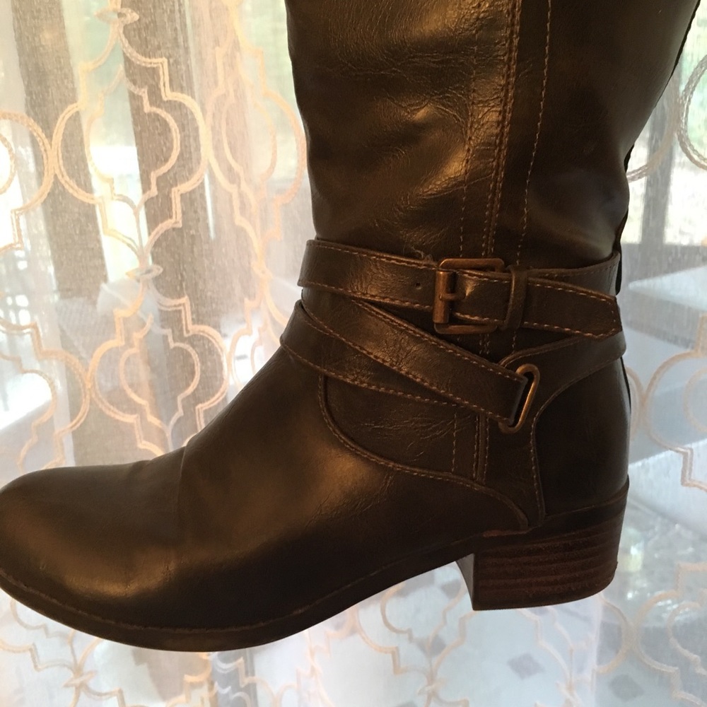 Beautiful espresso brown boots. Wide calf
